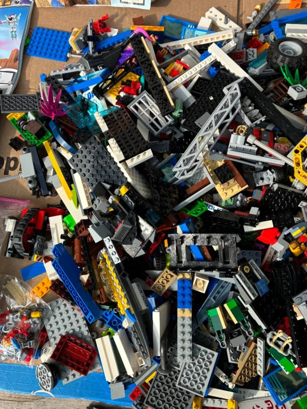 LEGO Bulk Lot Bundle 11lb Of Mixed Building Bricks Pieces Parts